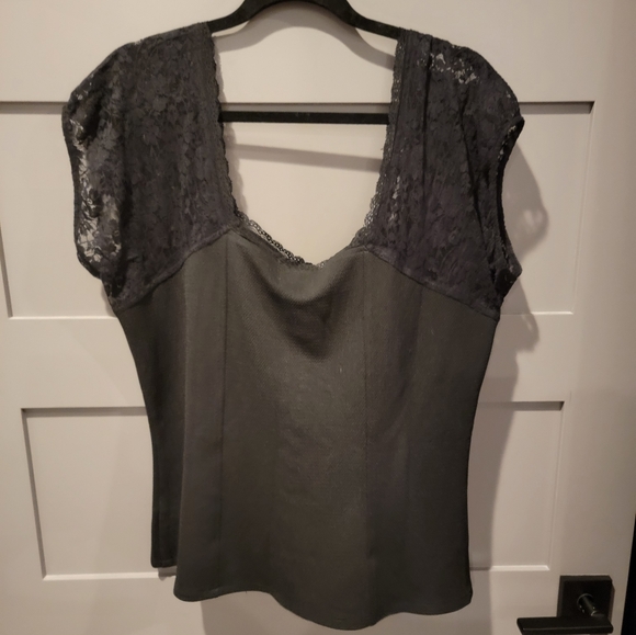 TORRID Hook & Eye Lace Accent Faux Corset Short Sleeve Top Size 2 - Picture 8 of 14